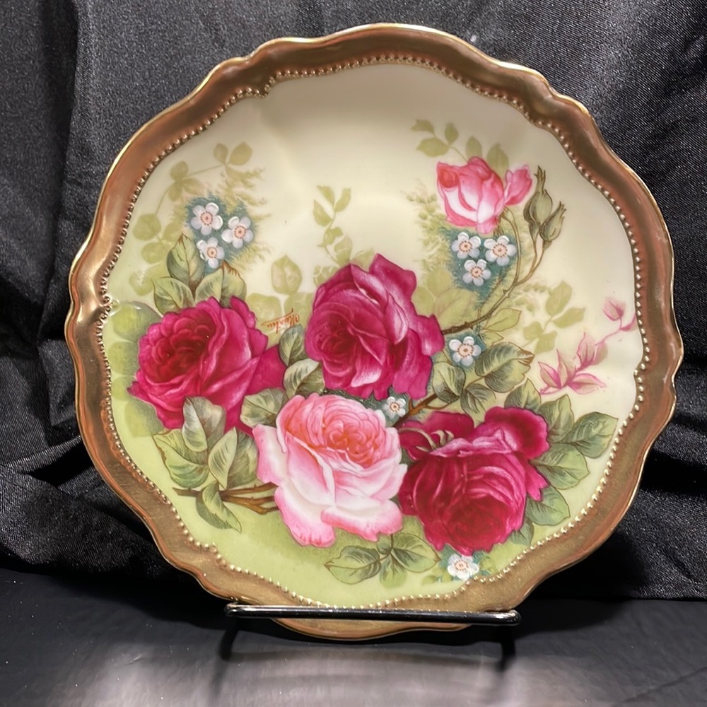 Beautiful vintage decorative plate. Rosé pompadour